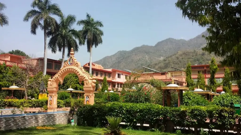 Swargashram-of-Tat-Wale-Baba-1024x576