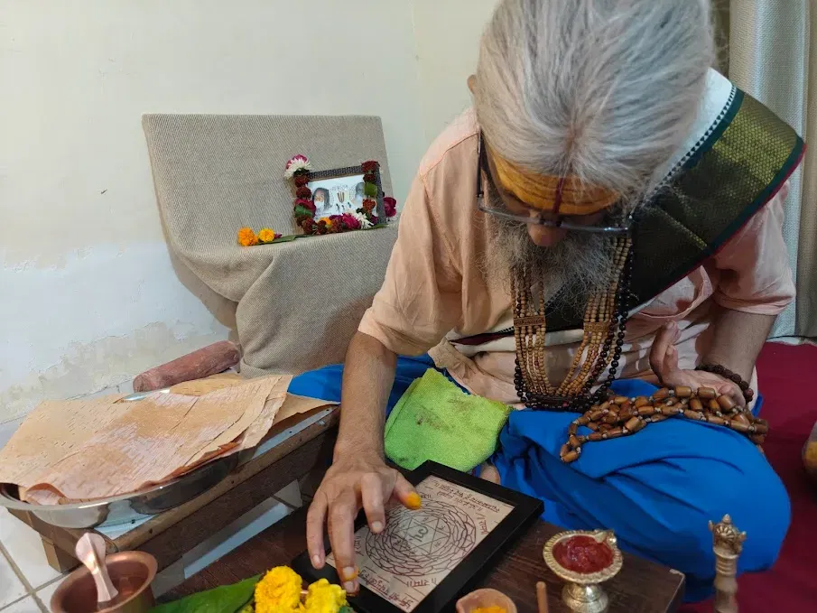 Sri Damodar Dasji Maharaj Performing a Prana Pratishtha Ritual for a Yantra