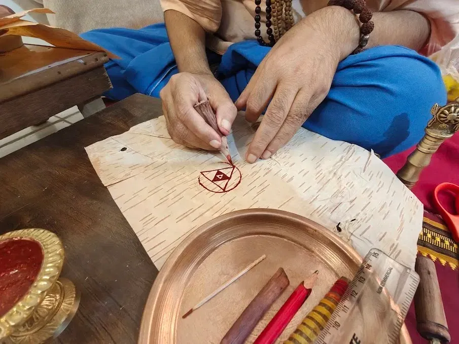 Shri Damodar Dasji Creates a Powerful Yantra at YantraChants.com