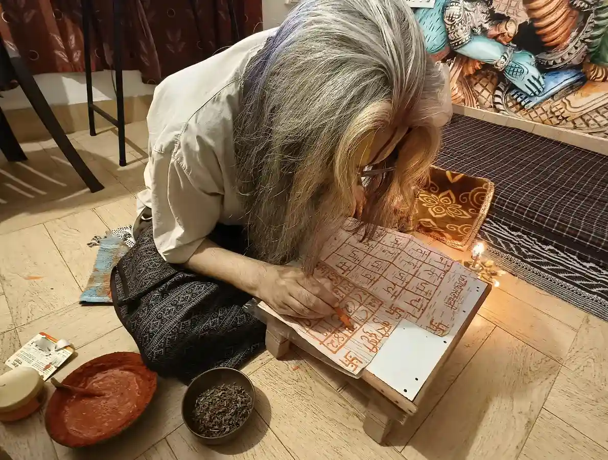 Shri Damodar Dasji Maharaj Creating a Powerful Yantra for serious people.